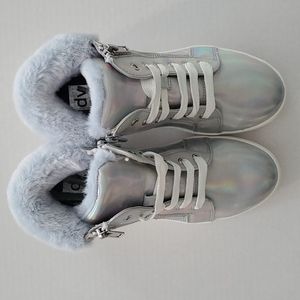 NWT Dolce Vita Samsun Silver Iridescent Girl's Size 4 Sneaker with Faux Fur